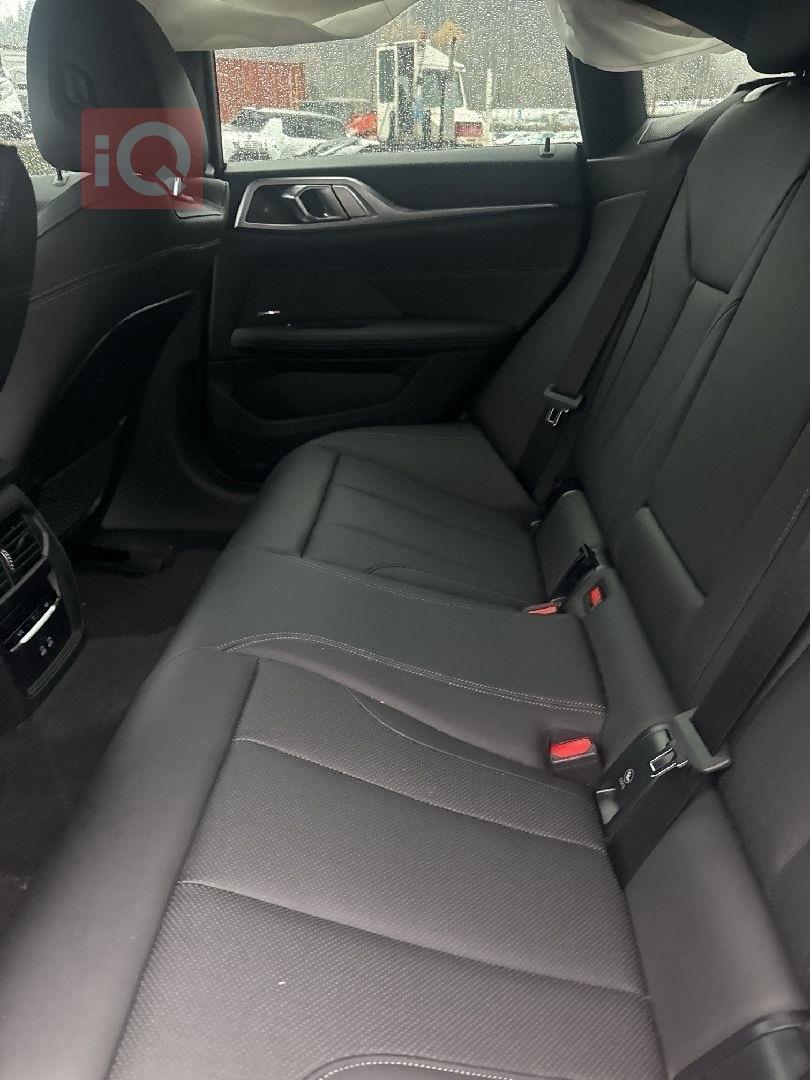 بی ئێم دەبڵیو i4